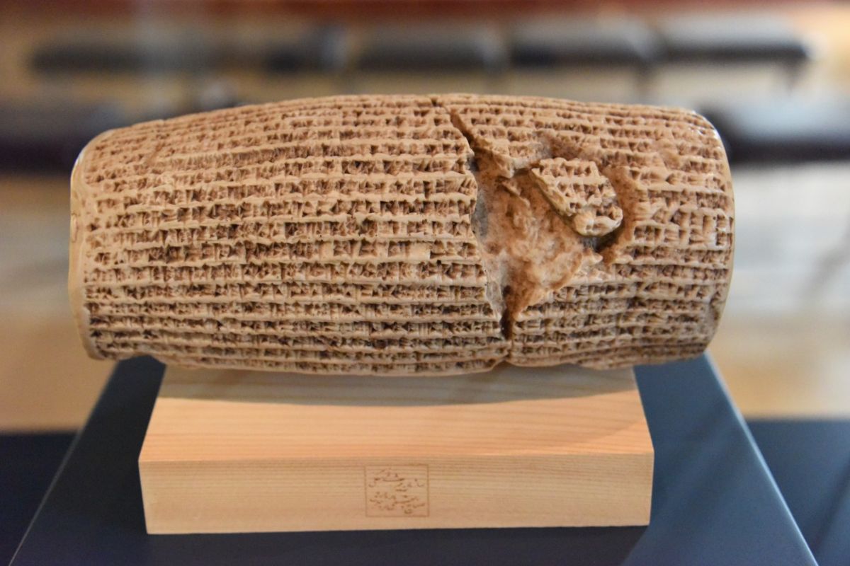 Cilindro de Ciro - achado arqueológico que comprova veracidade bíblica