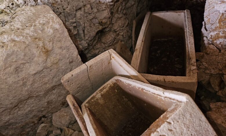 Ossários de pedra de 1.850 anos encontrados em caverna