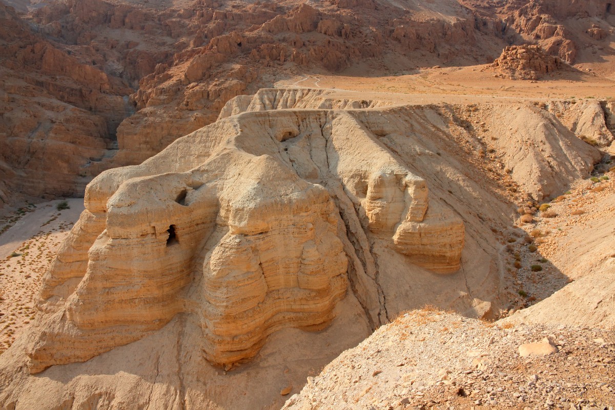 Descobertas Surpreendentes nas Cavernas do Mar Morto