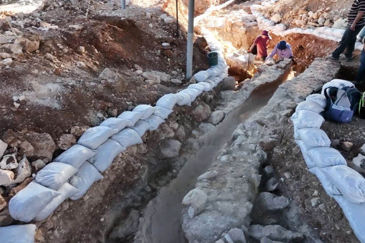 Fotos reprodução de AAI - Arqueodutos antigos em Jerusalém