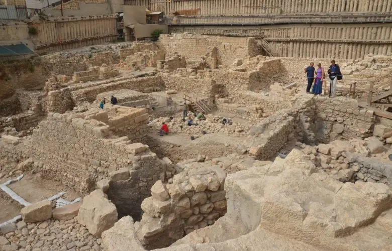 Foto escavação arqueológica conduzida pela AAI
