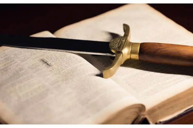 figuras da espada são usadas na Bíblia