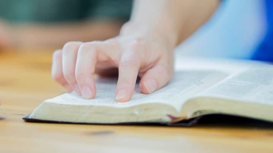 7 benefícios de ler a Bíblia em um ano