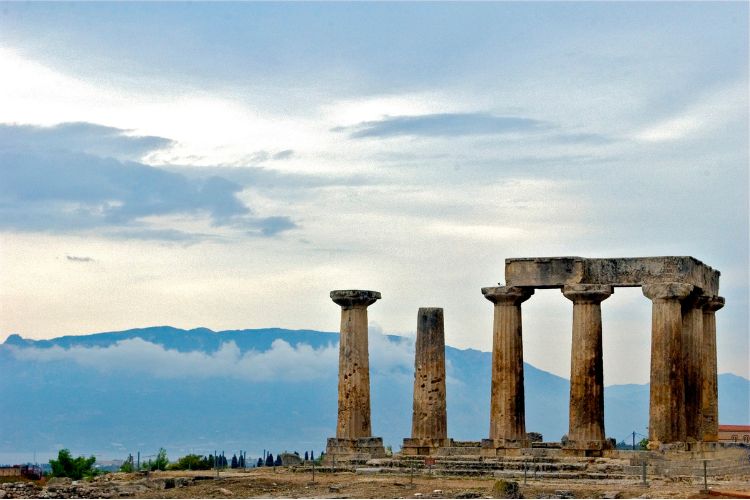 Apolo em Corinto