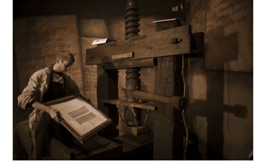 primeiro livro impresso - biblia de gutenberg