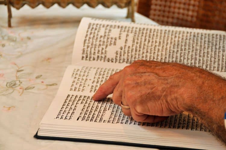 saber grego e hebraico para estudar a Bíblia