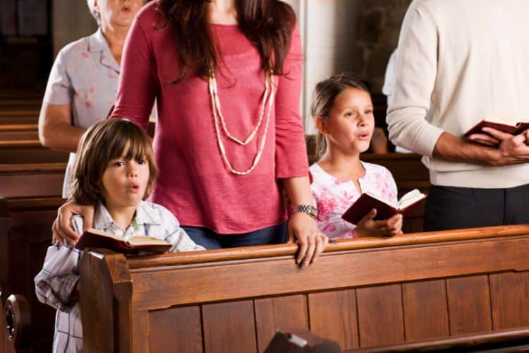Ensinar seus filhos a amar a Igreja