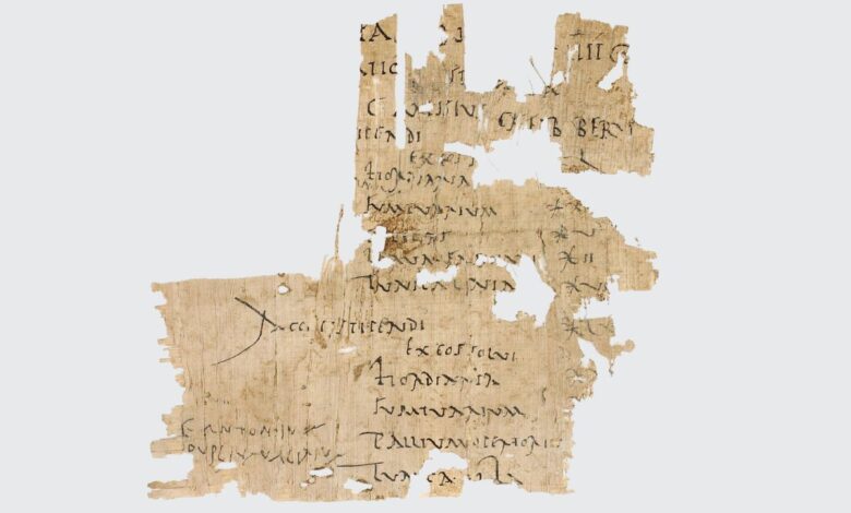 papiro latino que revela detalhes salariais de soldado romano