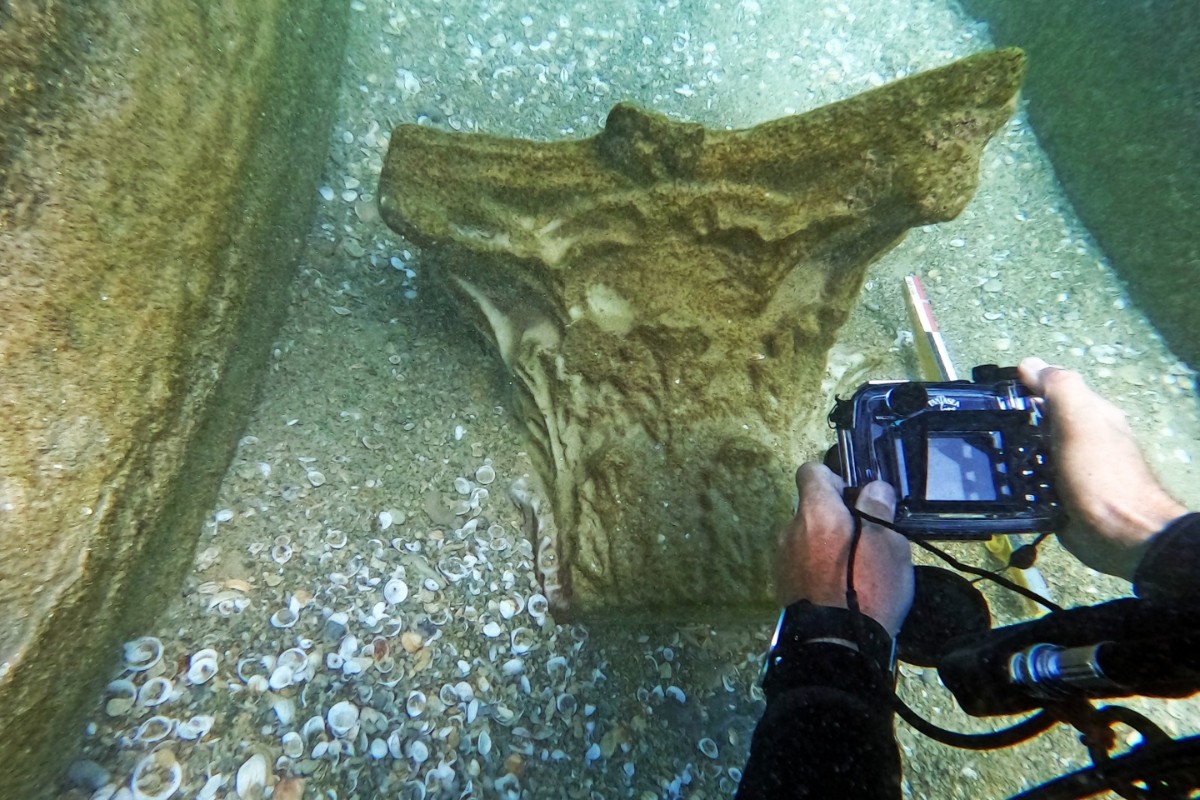 Descoberta carga marítima de artefatos de mármore no Mediterrâneo