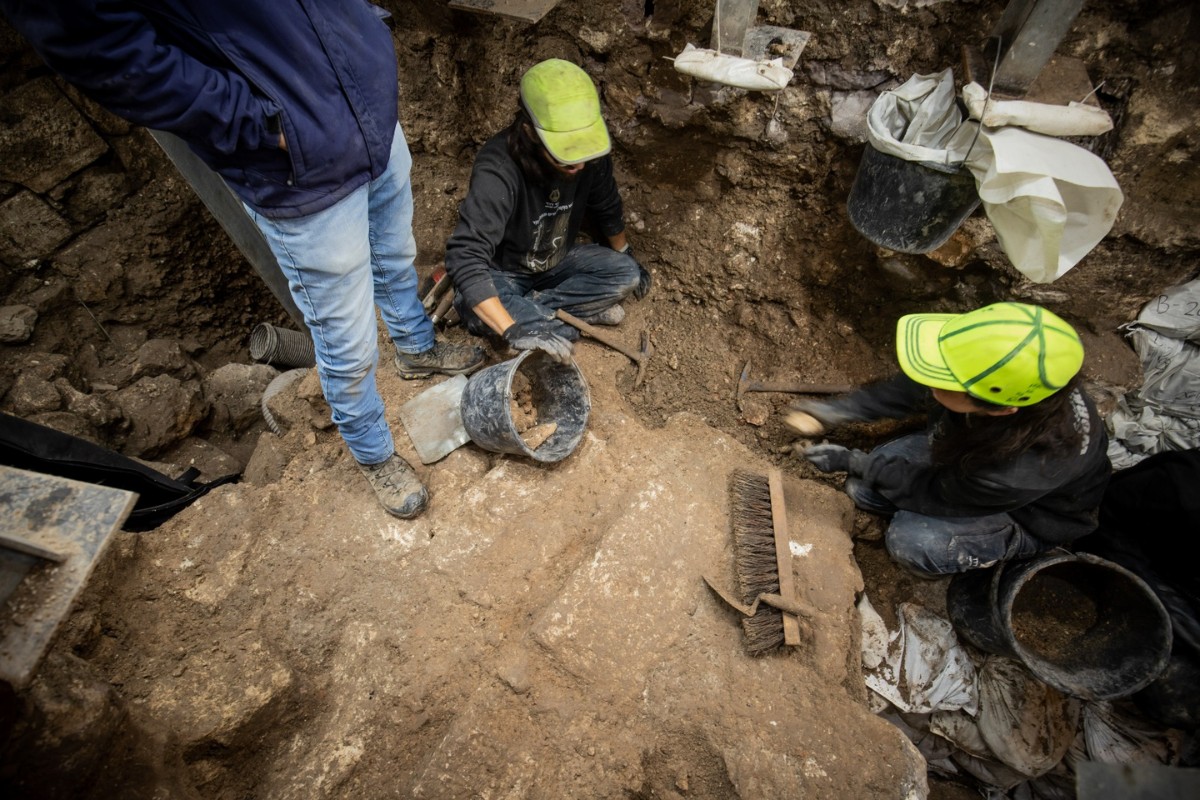 Escavações arqueológicas na estrada de peregrinação