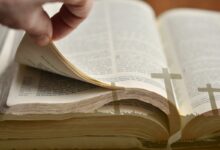 ladrões crucificados diferem nos Evangelhos