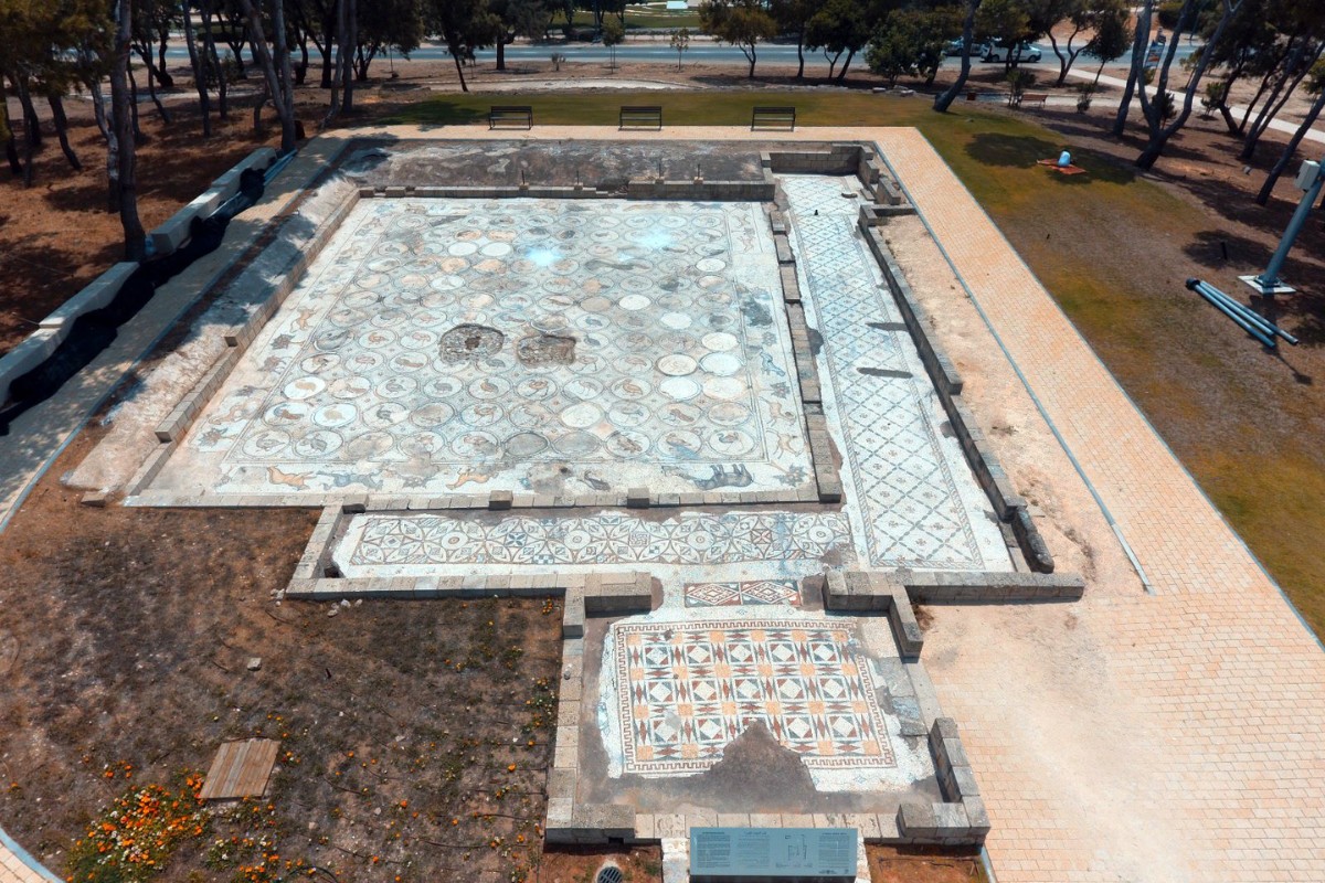 tesouro arqueológico descoberto por acaso em Cesareia