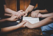 versículos sobre a comunhão com os irmãos