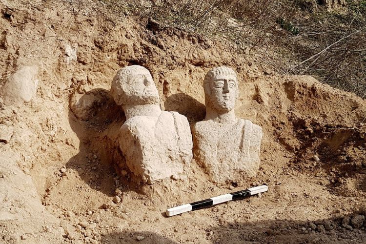 arqueologia bíblica - cabeças esculpidas