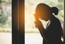 versículos para acalmar o coração e confiar em Deus hoje