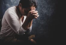 Aos-teus-pes-sou-restaurado-devocional-Lucas-7
