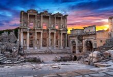 Biblioteca Celsus na antiga cidade de Éfeso, em Izmir, Turquia