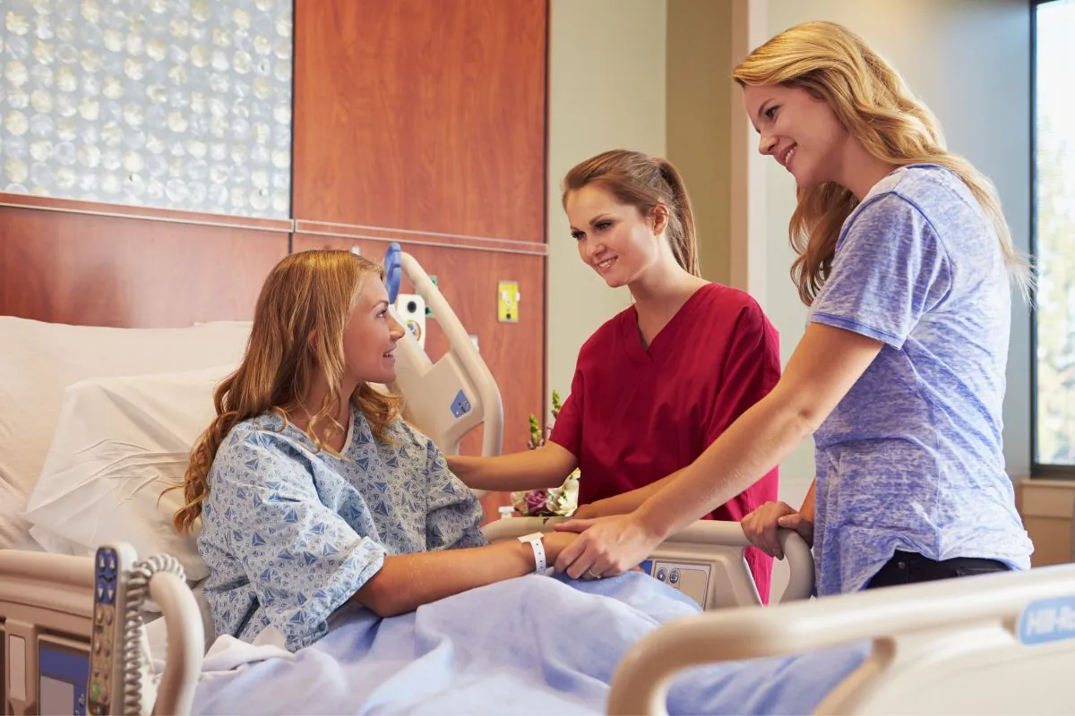 adolescente servindo aos outros