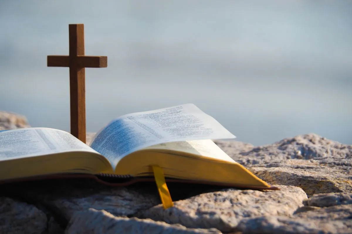 O que a Bíblia diz sobre o Amor de Deus na História da Redenção
