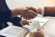 O que a Bíblia diz sobre pedir e emprestar dinheiro
